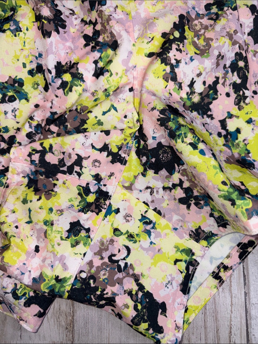 Old Navy Active Strechtech Go Dry Neon Floral Built in Panties Shorts Size 2X - Picture 5 of 12